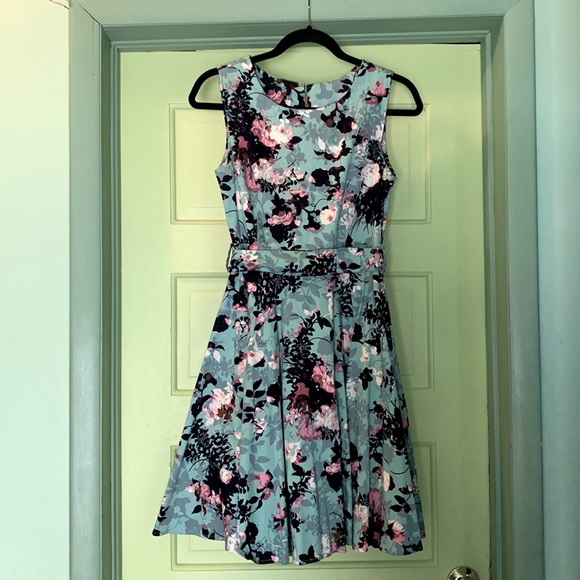 Women’s floral summer dress - size M - full skirt - Picture 1 of 5